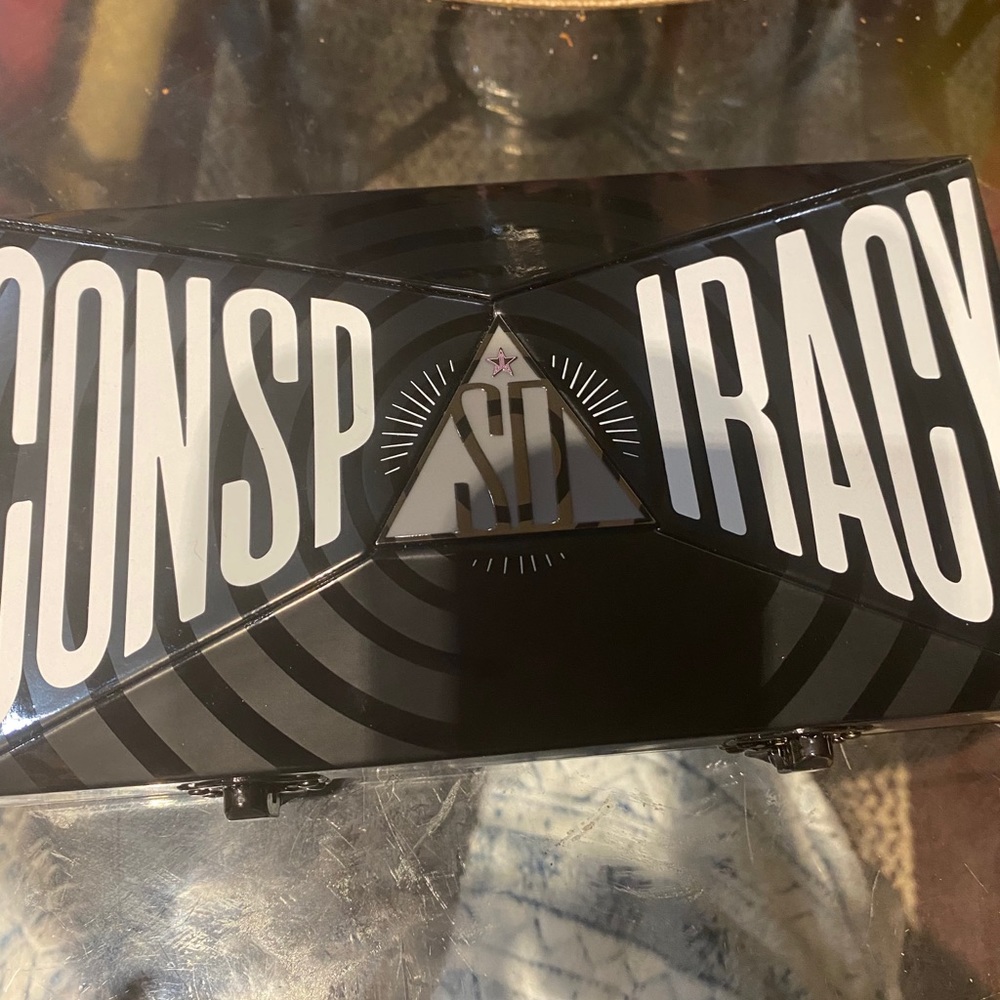Brand new conspiracy pallet